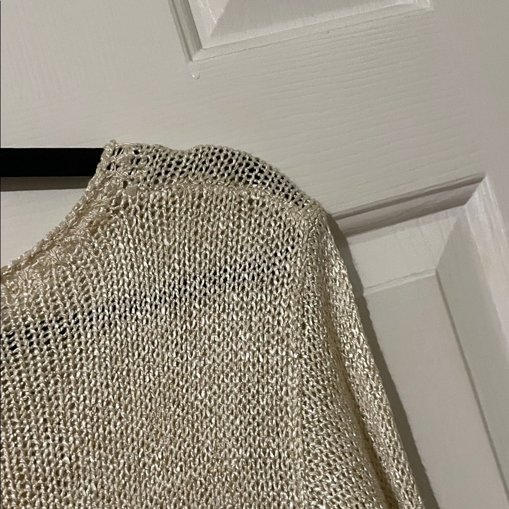Chic Cream Cardigan with Floral Details - Picture 13 of 14